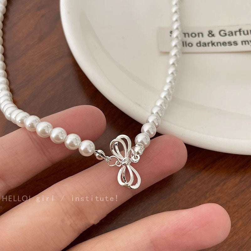 Damen Halskette mit filigranem Schmetterlingsanhänger Shop Nory