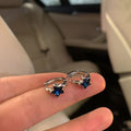 Damen Ring mit funkelndem blauen Sternanhänger und filigranen Details Shop Nory