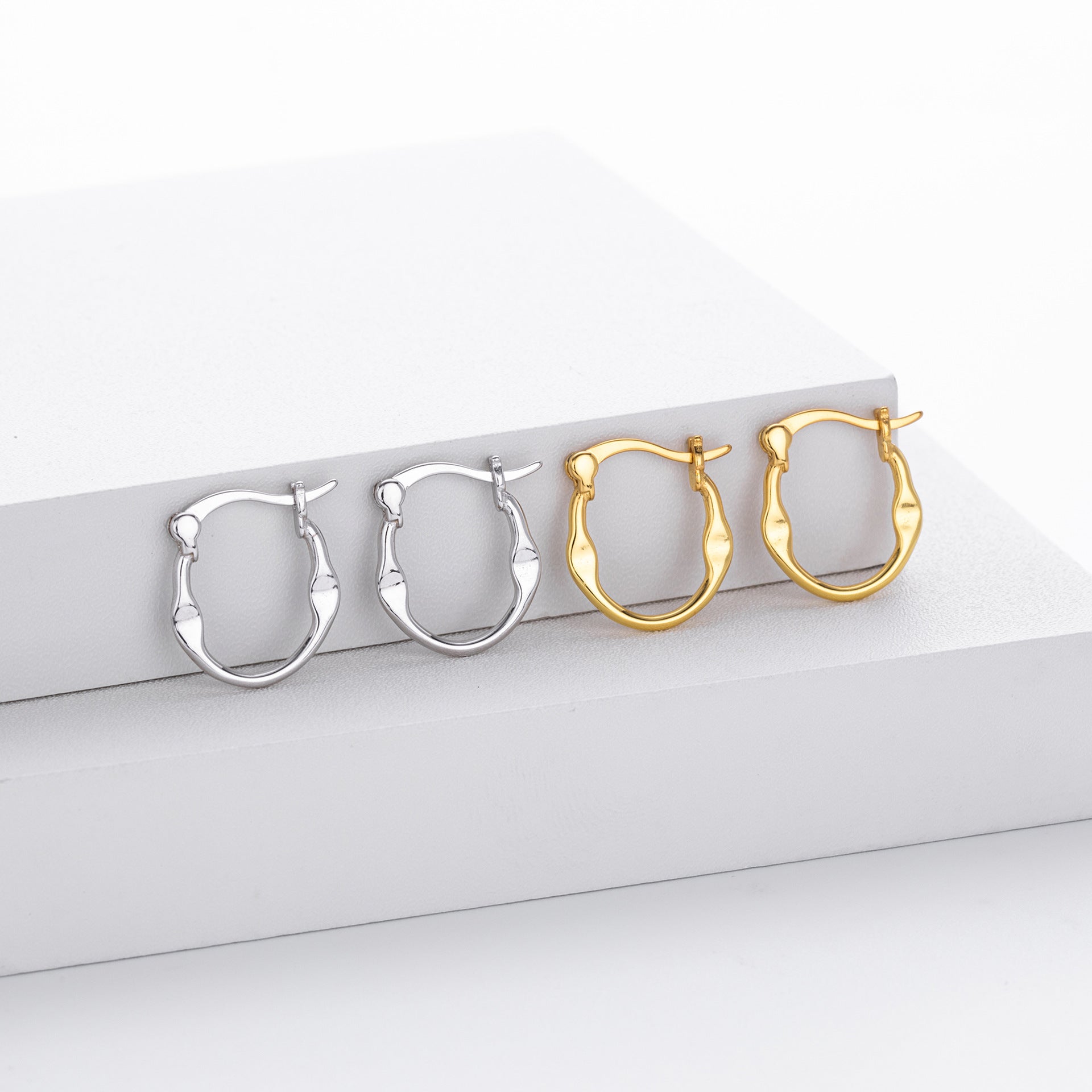 Damen Creolen mit elegantem, geschwungenem Design aus hochwertigem 925 Sterling Silber Shop Nory