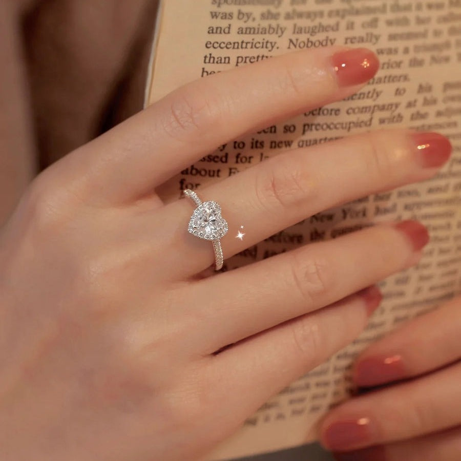 Damen zierlicher Ring mit herzförmigem Stein und funkelnden Akzenten Shop Nory