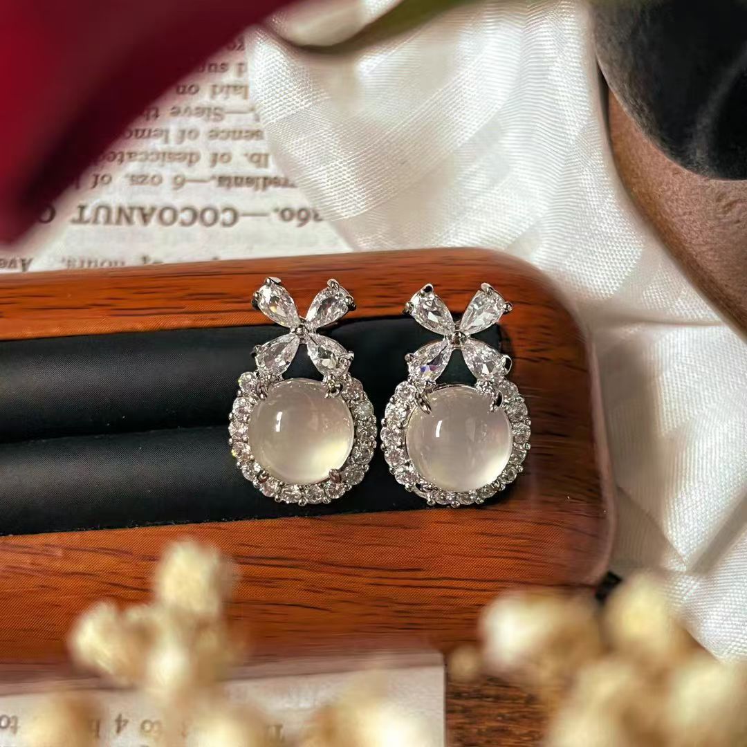 Damen zarte Halskette mit eleganten Kristallen und tropfenförmigem Anhänger Shop Nory