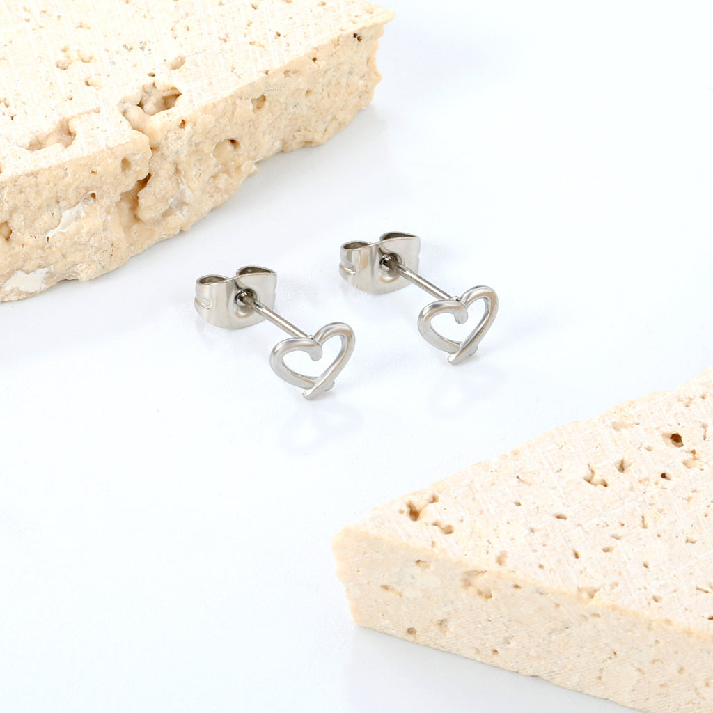Damen Ohrstecker im herzförmigen Design aus Edelstahl Shop Nory