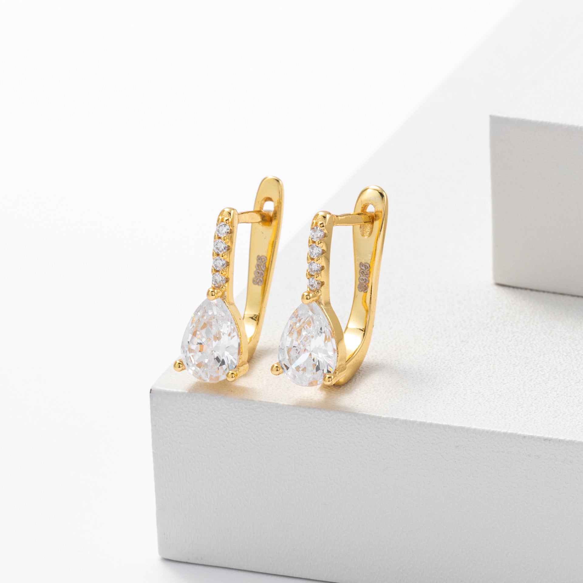 Damen Ohrhänger aus hochwertigem 925 Sterling Silber mit funkelnden Zirkonsteinen Shop Nory