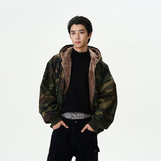 Herren Gefütterte Kapuzen-Bomberjacke mit Kunstfellfutter und Camouflage-Muster Shop Nory