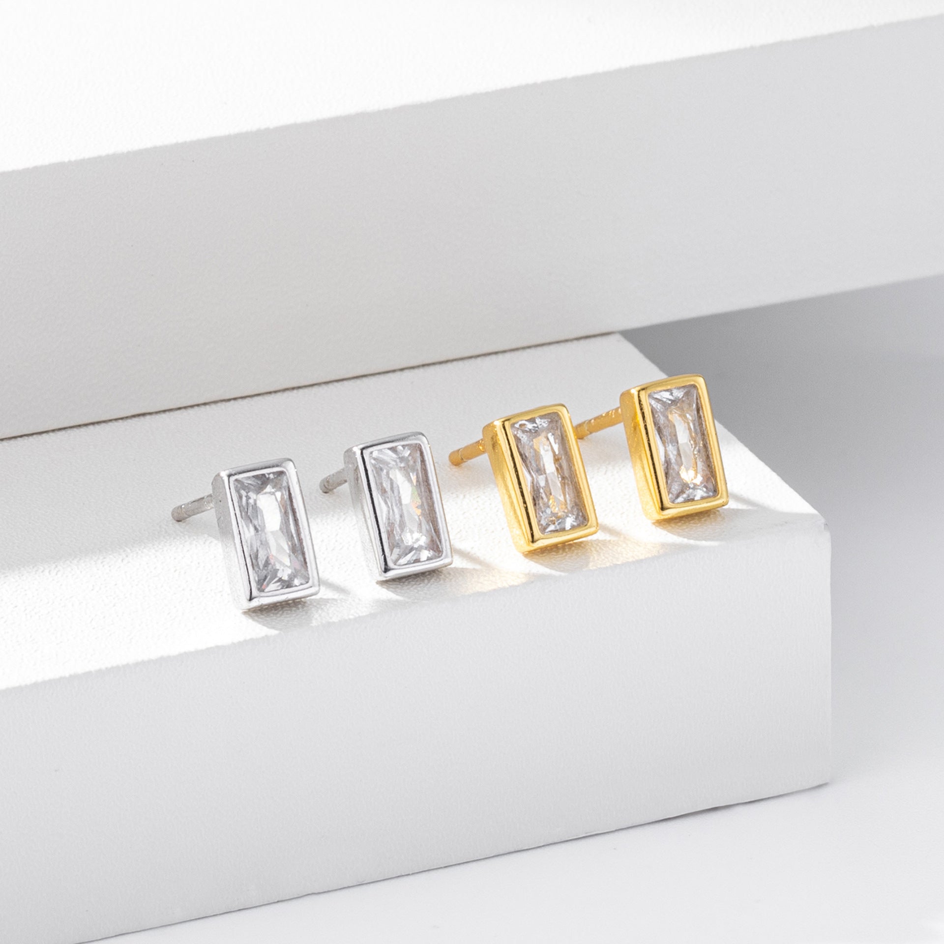 Damen Ohrstecker aus 925 Sterlingsilber mit luxuriösem, rechteckigem Zirkonbesatz Shop Nory