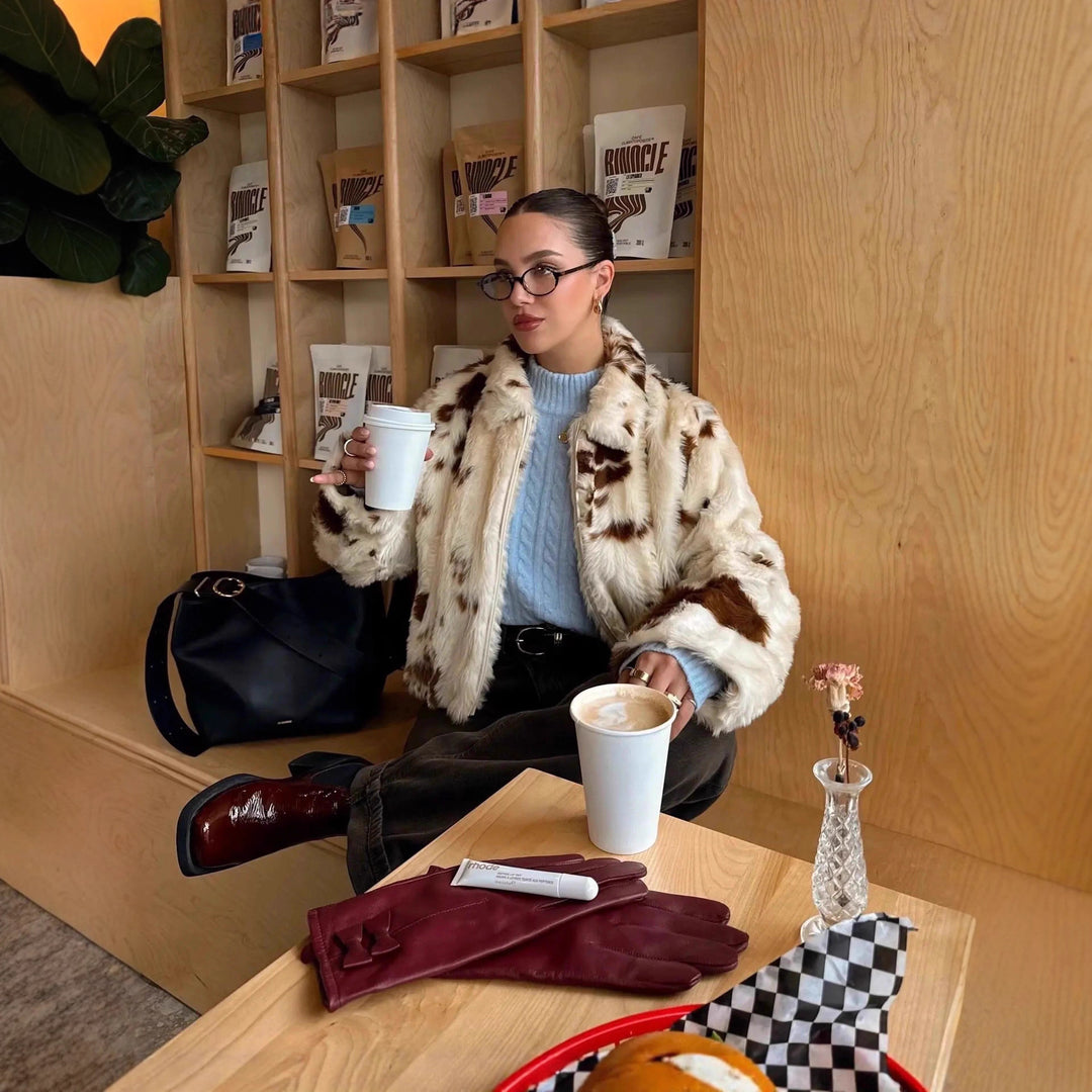 Damen Kurz geschnittene Cropped Kunstfelljacke mit Stehkragen und Fleckenmuster Shop Nory
