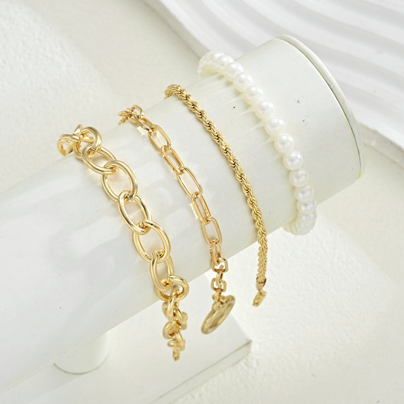 Damen Armreif-Set mit elegantem Gold- und Perlendesign Shop Nory