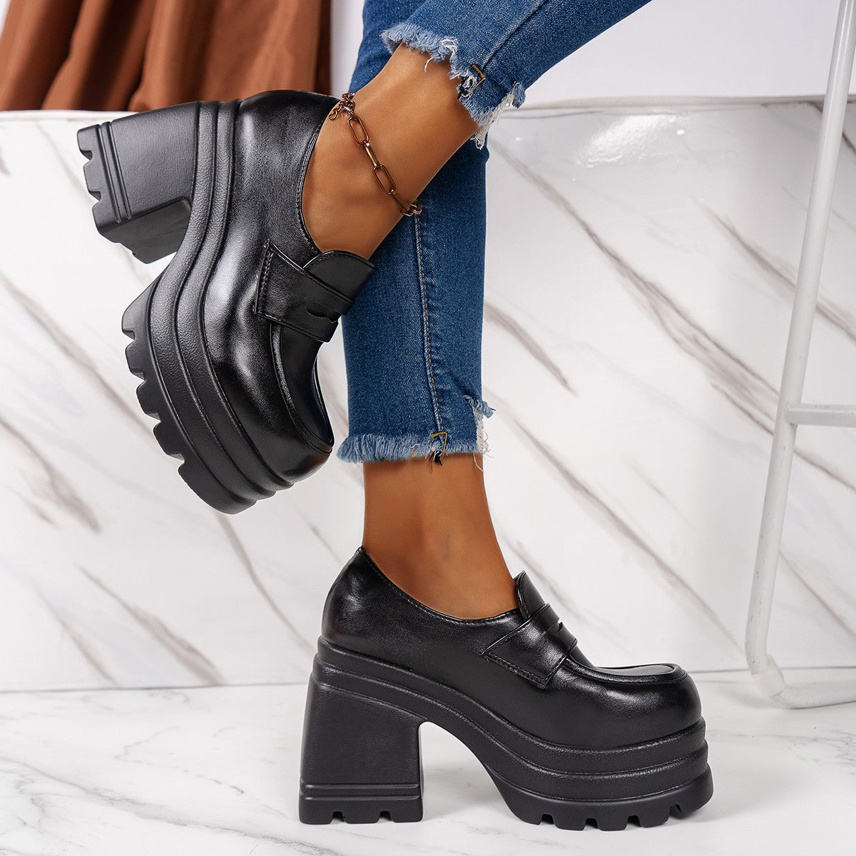 Damen modische Plateau-Pantoletten mit robustem Blockabsatz Shopnory