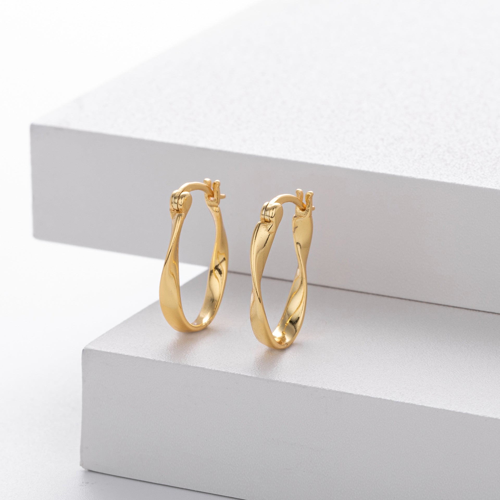 Damen Ohrhänger mit elegantem geschwungenem Design aus hochwertigem 925 Sterling Silber Shop Nory