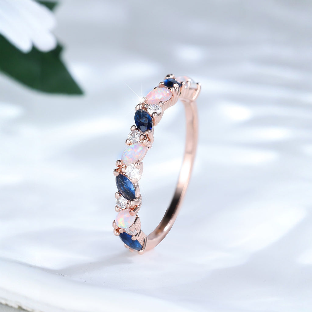 Damen Ring mit funkelnden Opalen und facettierten Granatsteinen Shop Nory