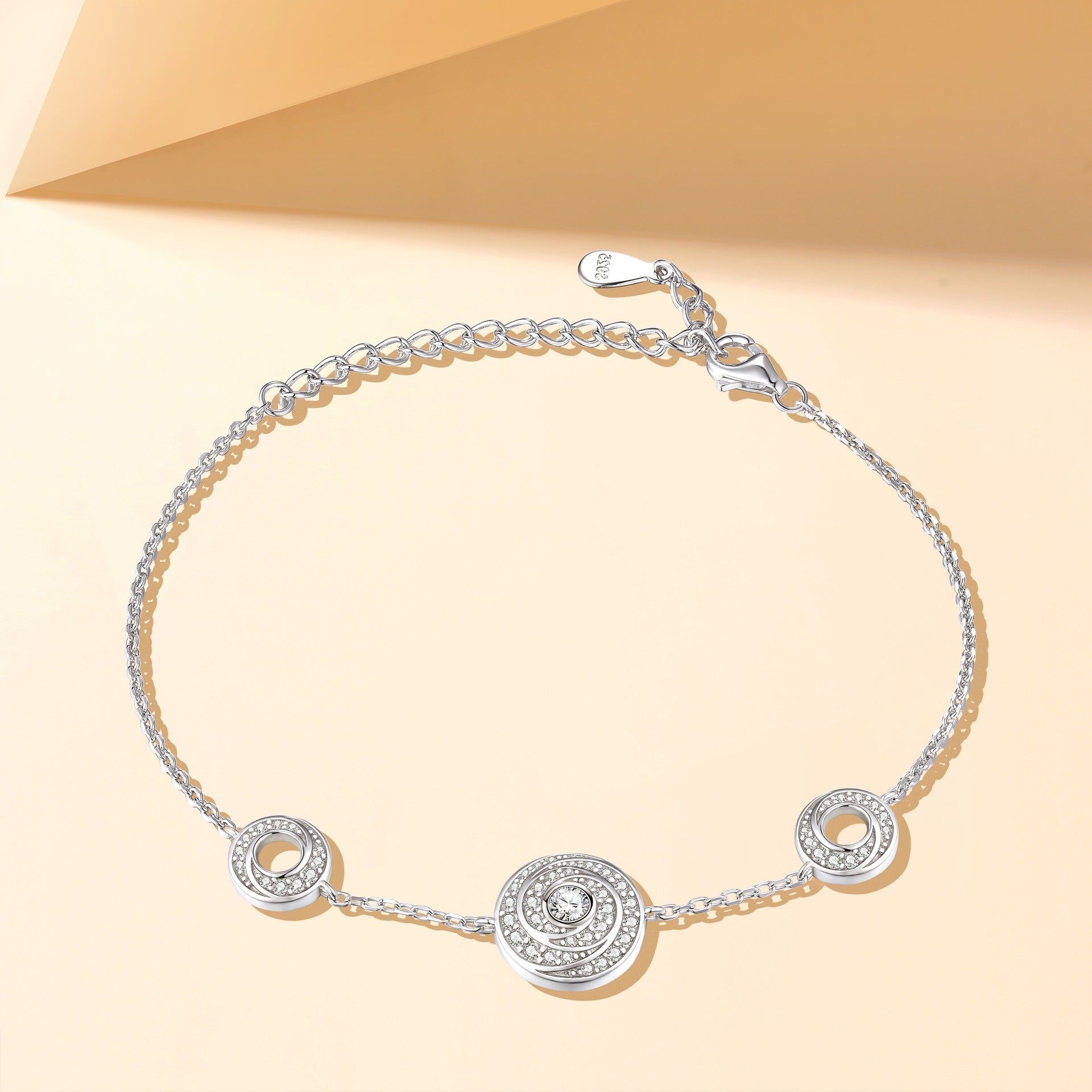 Damenarmband mit spiralförmigen Anhängern und funkelndem Zirkonia-Besatz Shop Nory