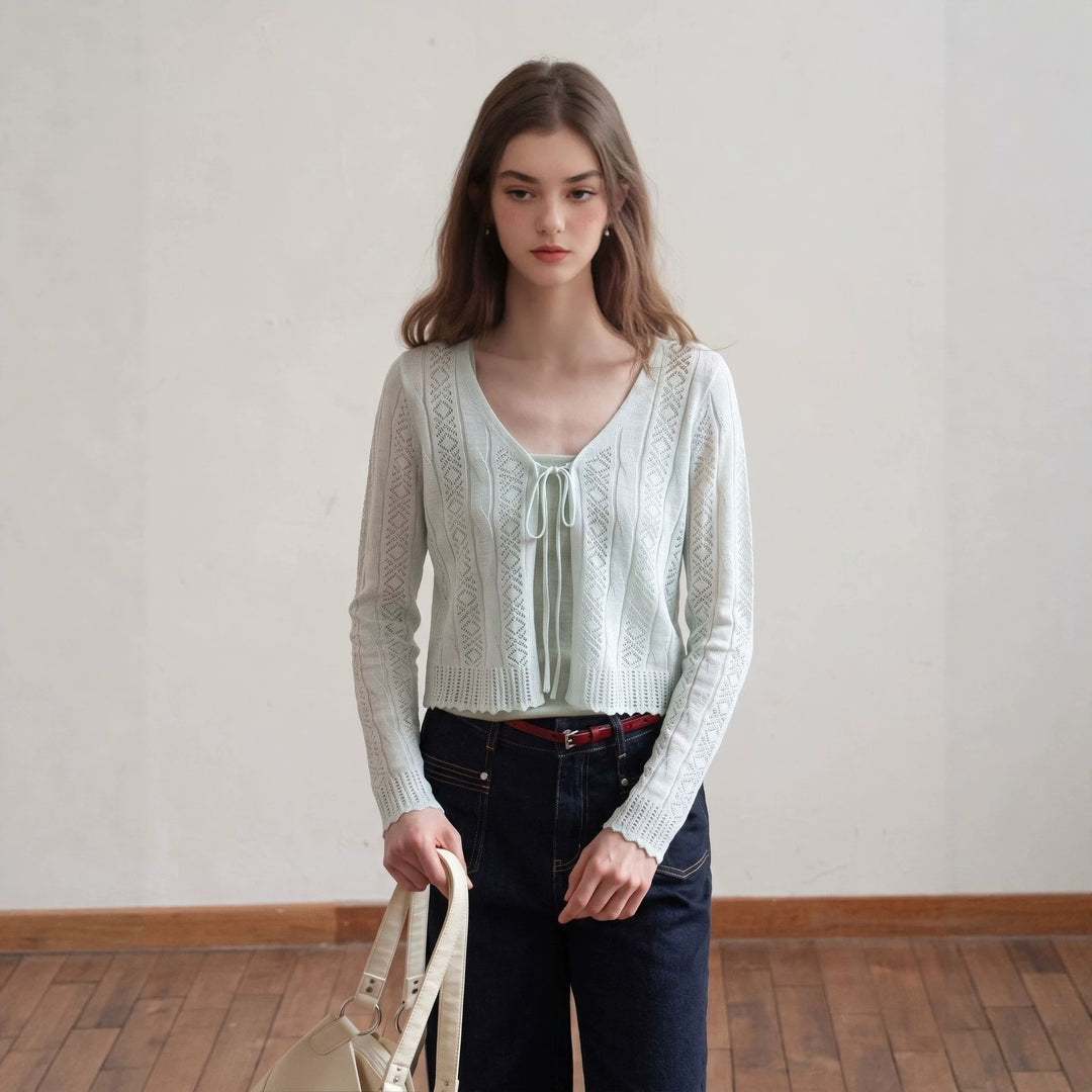 Damen Leichter gehäkelter Kurzcardigan mit V‑Ausschnitt, Bindeband und Ajourmuster Shop Nory