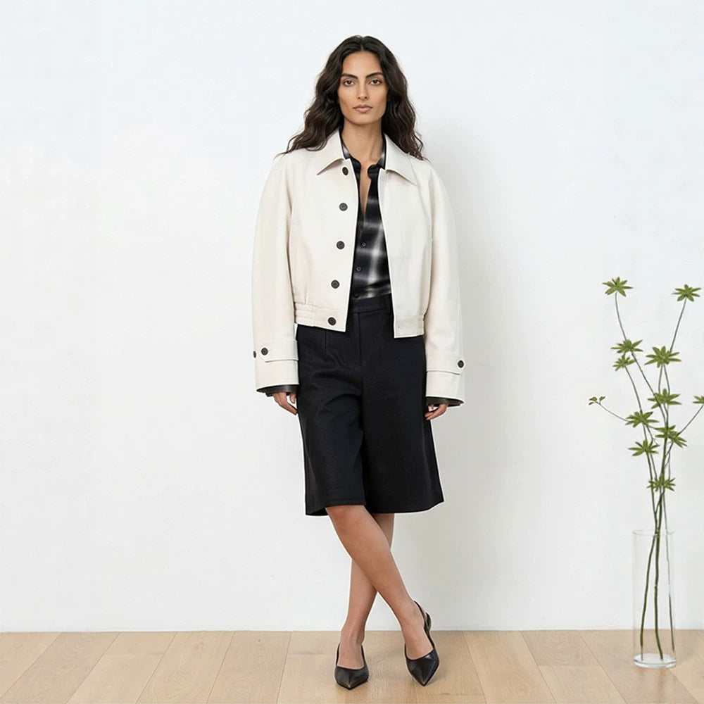Damen Kurzer Boxy-Blouson mit elastischem Saum und markanten Knopfdetails Shop Nory