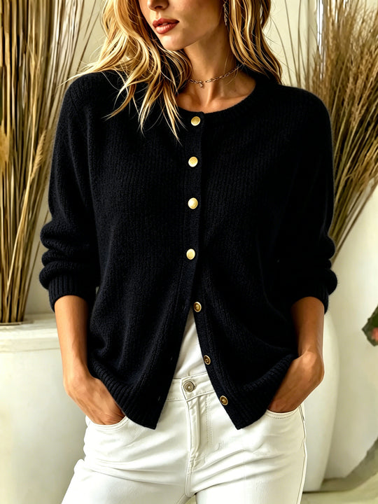 Damen Kuscheliger Strickcardigan mit Rundhalsausschnitt und goldenen Zierknöpfen Shop Nory