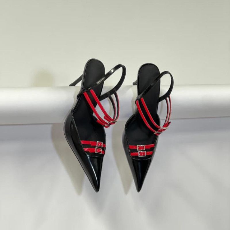 Damen Spitz zulaufende Slingback‑Pumps in Lackoptik mit mehrreihigen Zierriemen und verstellbaren Schnallen Shop Nory