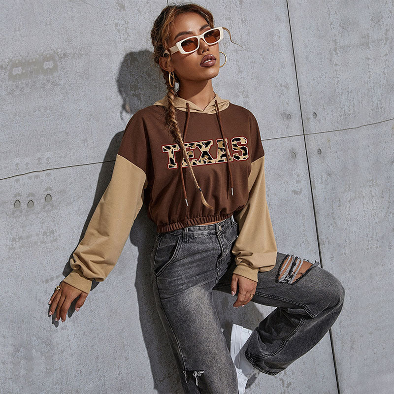 Damen Kurzgeschnittener Kapuzenpullover mit Teddy‑Print, Colorblock‑Ärmeln und elastischem Saum Shop Nory