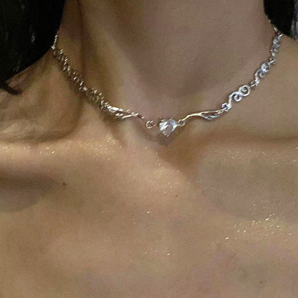 Damen Choker-Halskette mit funkelndem Schmetterlingsanhänger Shop Nory