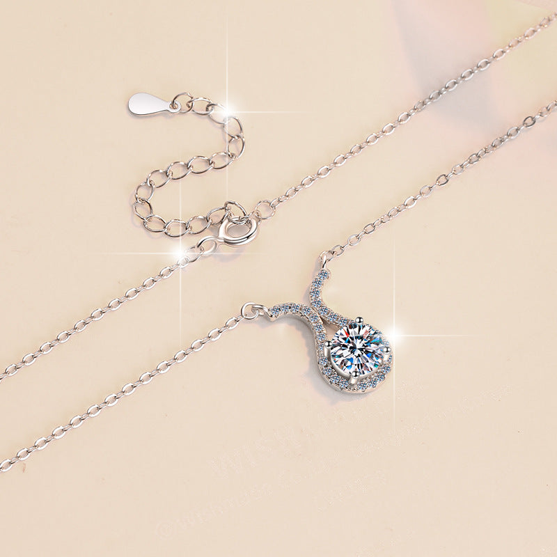 Damen Halskette mit funkelndem Kristall im geschwungenen Design Shop Nory