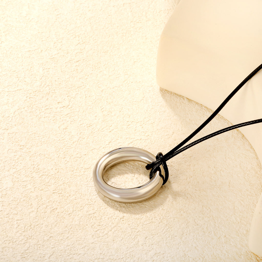 Damen Halskette mit schlichten, eleganten Ringanhänger aus hochwertigem Edelstahl Shop Nory