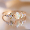 Damen Ring mit filigraner Blütenstruktur und schimmerndem Opal Shop Nory