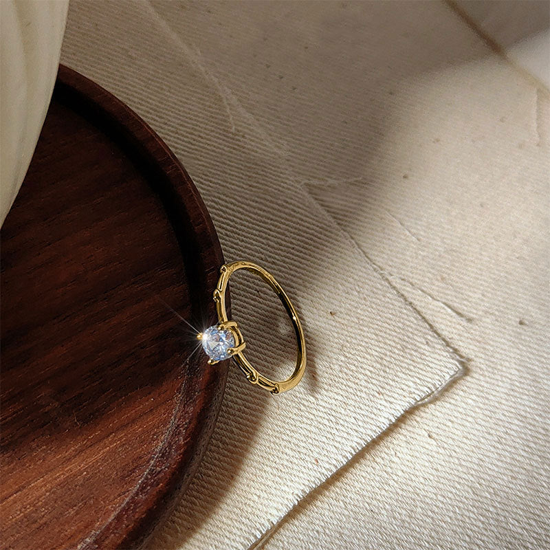 Damen eleganter und funkelnder Goldring mit hochwertigem Kristall Shop Nory