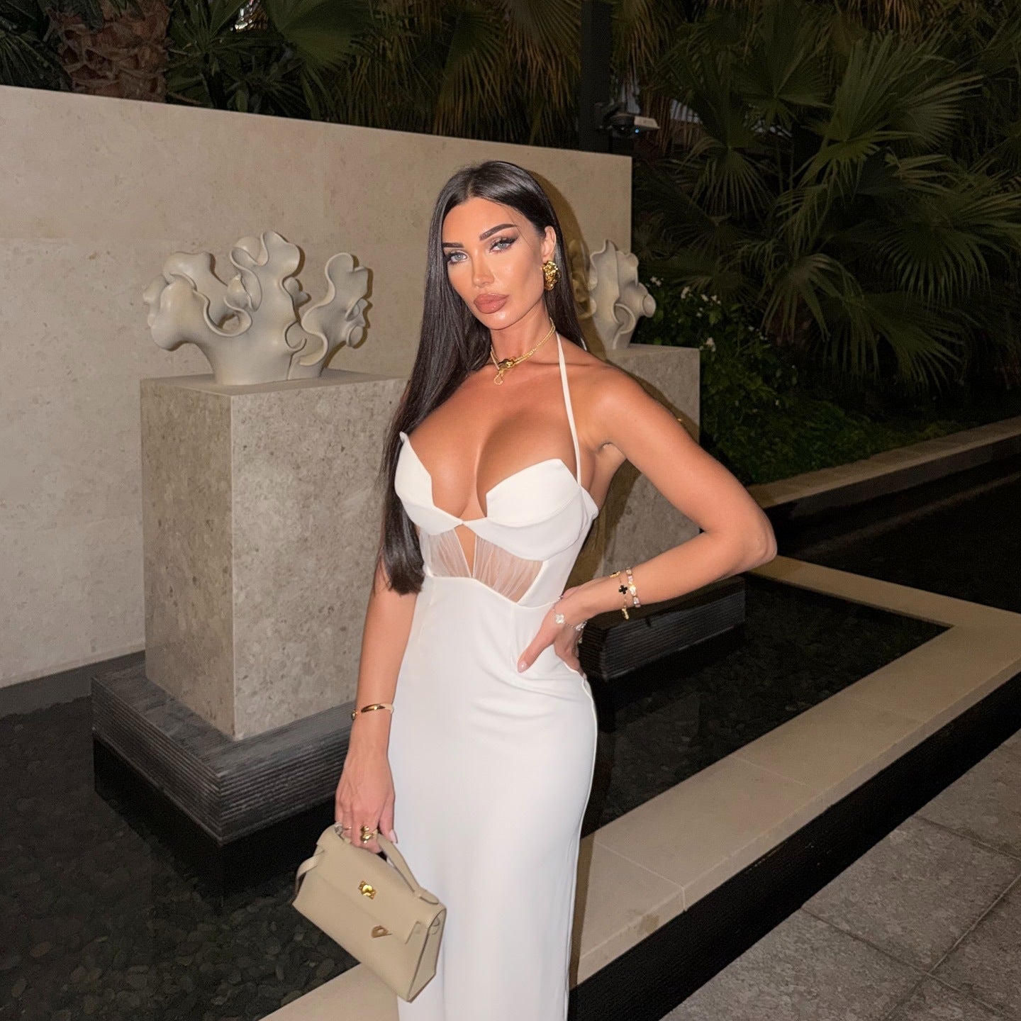 Damen elegantes Cut-Out Maxikleid mit tiefem V-Ausschnitt und transparenten Akzenten