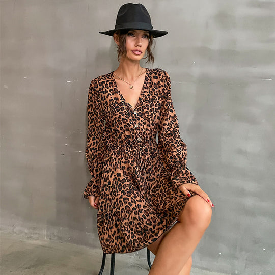 Damen Gestuftes Minikleid mit V‑Ausschnitt, Taillen‑Zugband und Leoprint Shop Nory