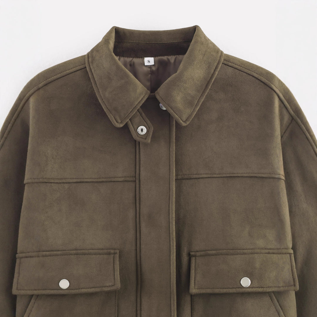 Damen Kurz geschnittene Wildlederoptik-Utility-Jacke mit aufgesetzten Klappentaschen Shop Nory