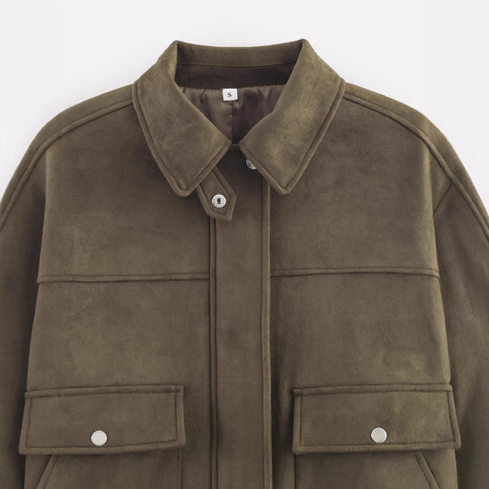Damen Kurz geschnittene Wildlederoptik-Utility-Jacke mit aufgesetzten Klappentaschen Shop Nory