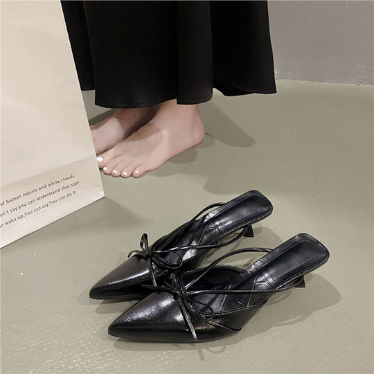 Damen Spitz zulaufende Mules mit feinen Slingback‑Riemchen und Zierschleife Shop Nory