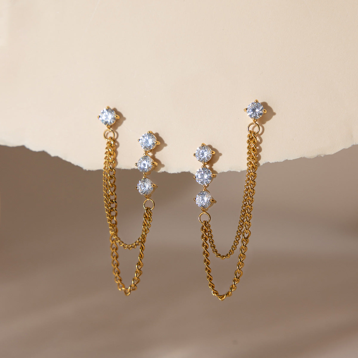 Damen Ohrhänger mit Perlenschmuck und elegantem Kettendesign Shop Nory