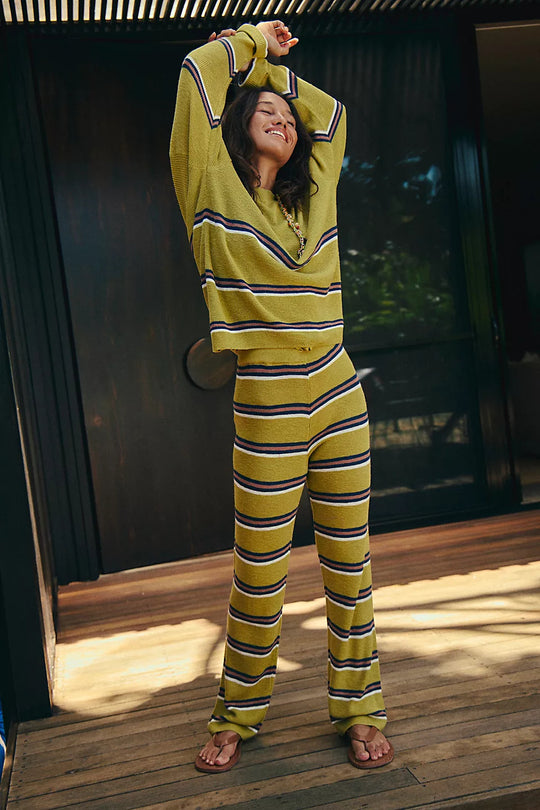 Damen gestreiftes Strick-Lounge-Set mit weichem Oversize-Pullover und weitem High-Waist-Hose Shop Nory