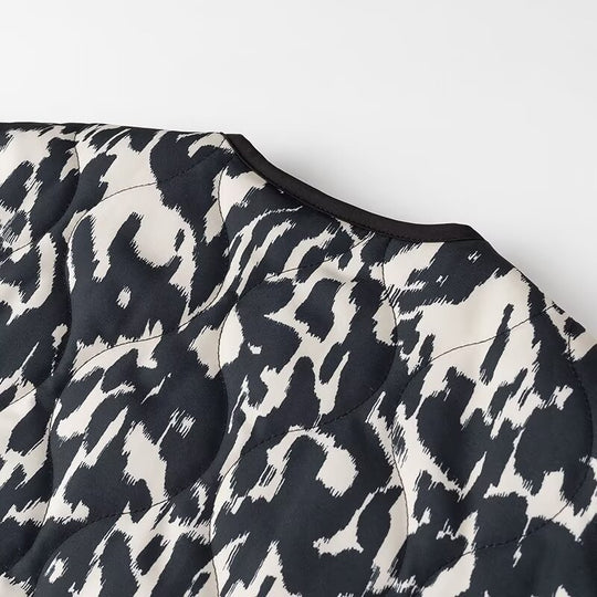 Damen Steppjacke im Oversize-Boxy-Schnitt mit rundem Halsausschnitt und abstraktem Animal-Print Shop Nory