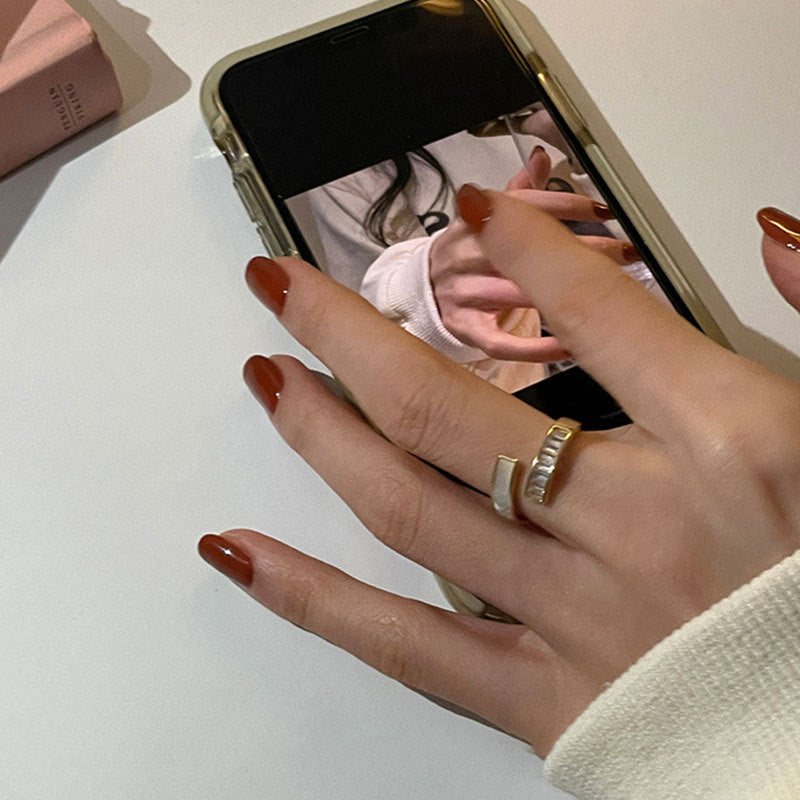 Damen modischer Ring mit modernem Design und eleganten Details Shop Nory