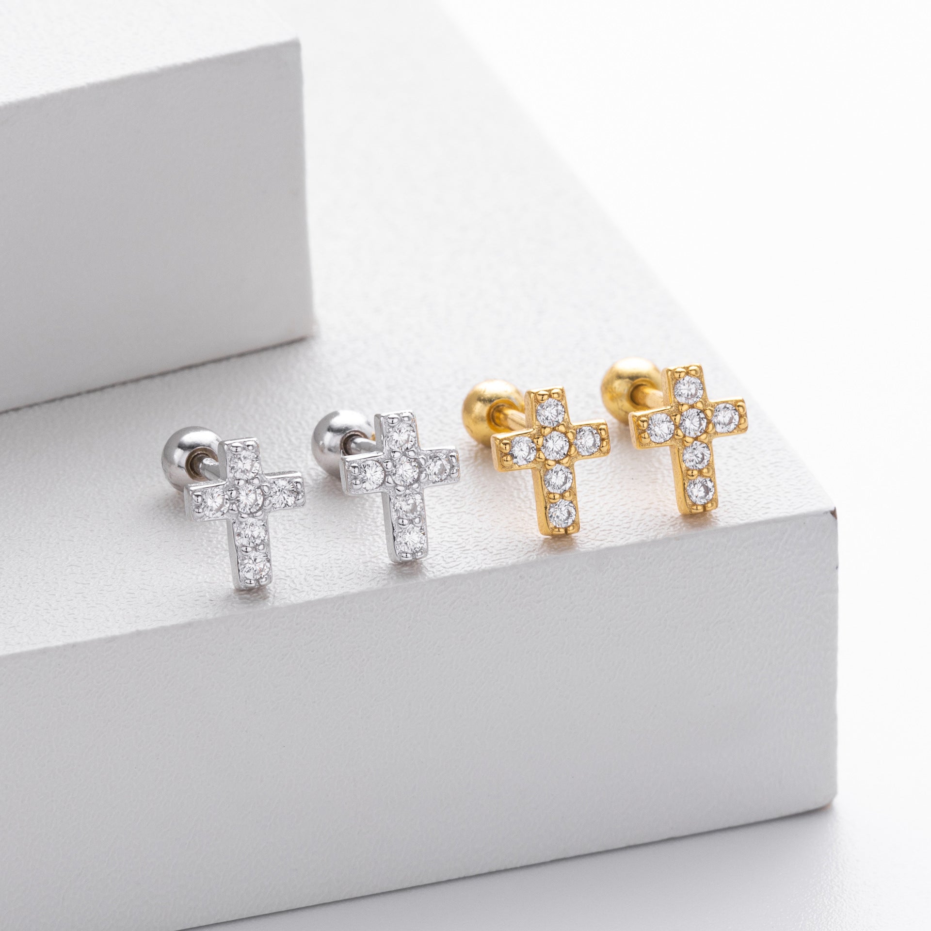 Damen Ohrstecker im stilvollen Kreuzdesign aus hochwertigem 925er Sterling Silber und funkelnden Zirkonsteinen Shop Nory