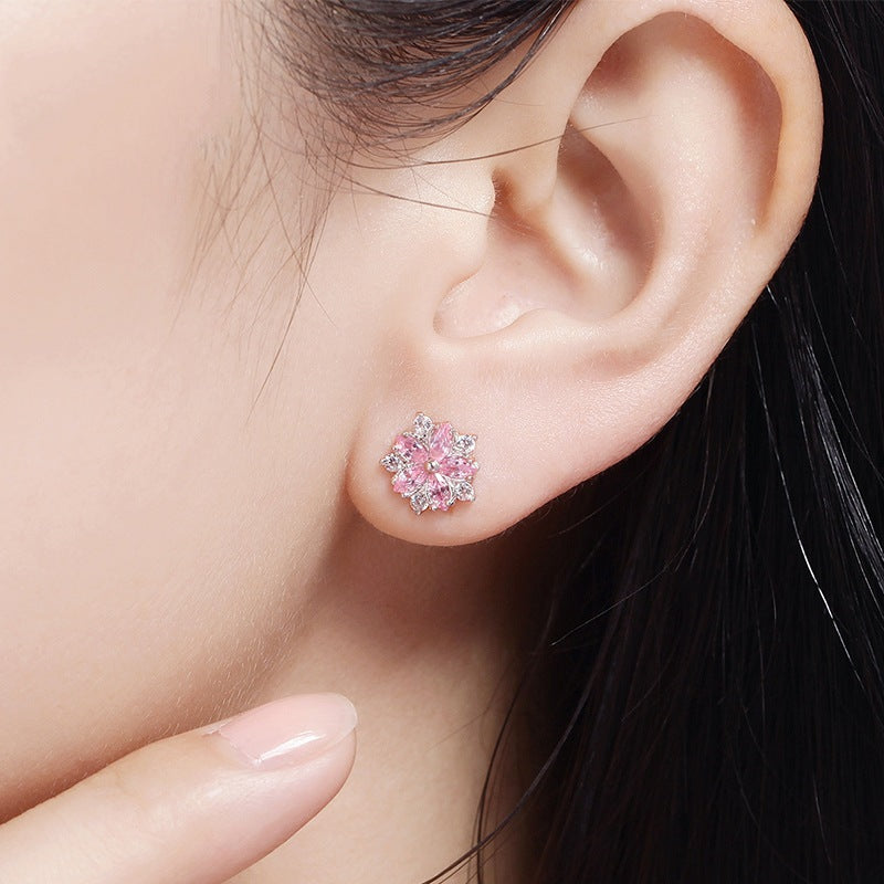 Damen Ohrringe im floralen Design mit funkelnden Zirkonia Shop Nory