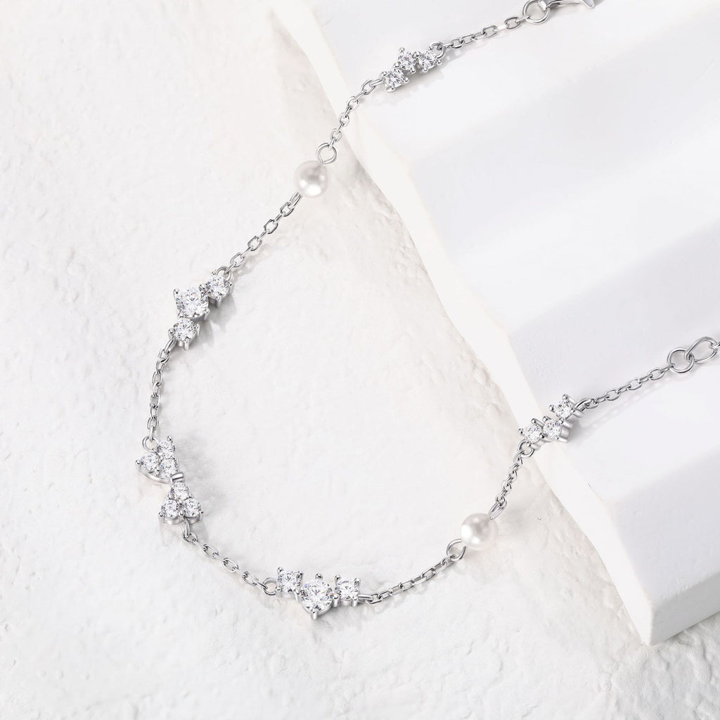 Damenarmband mit funkelndem Zirkonia-Besatz und eleganten Perlen-Details Shop Nory