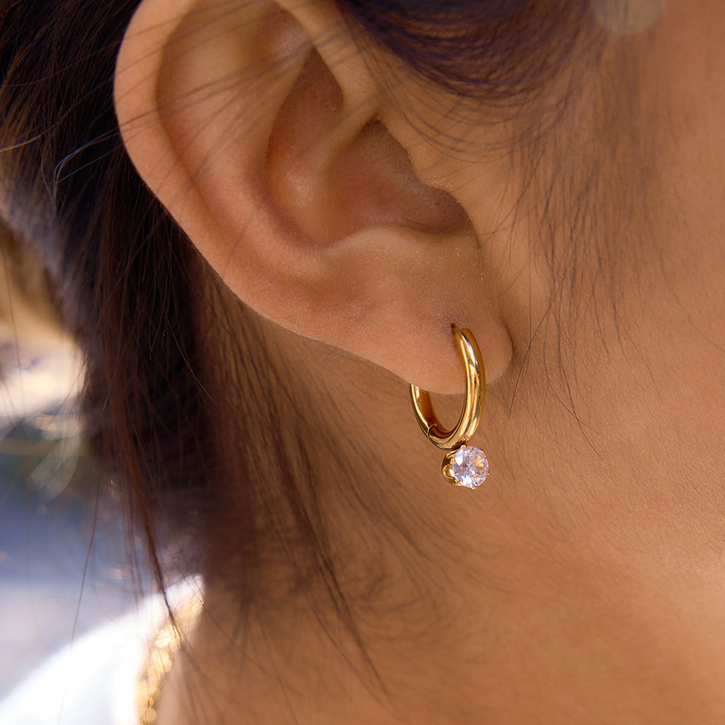 Damen Hoops Ohrstecker mit funkelndem Kristallanhänger Shop Nory