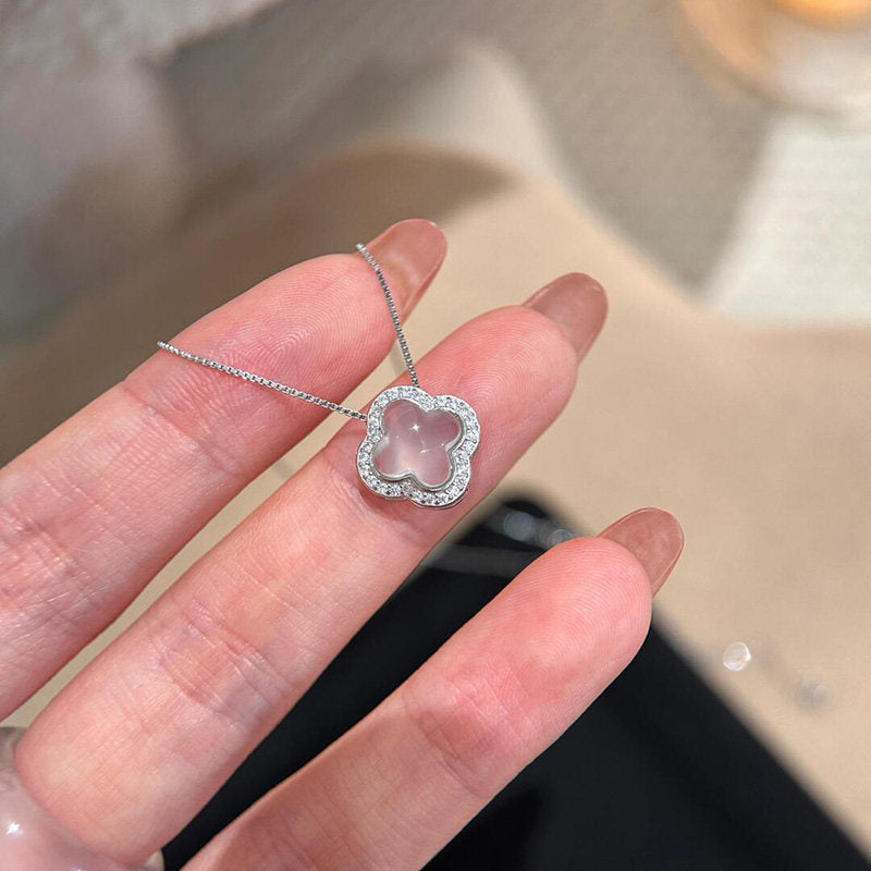 Damen Halskette mit funkelndem blütenförmigen Anhänger und hochwertigem Zirkonia-Besatz Shop Nory