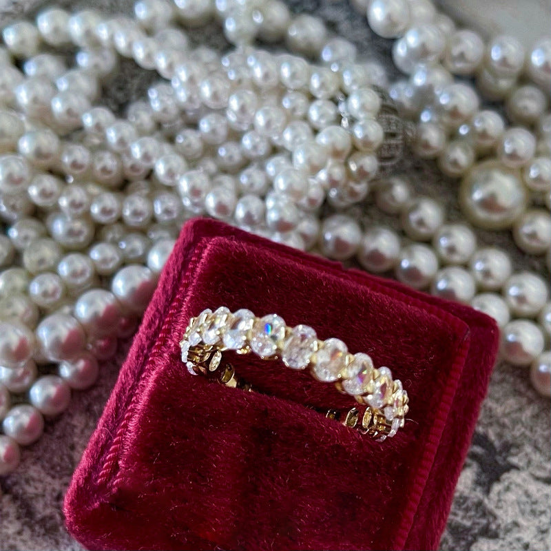 Damenring mit funkelnden Zirkonia und eleganter Fassung Shop Nory