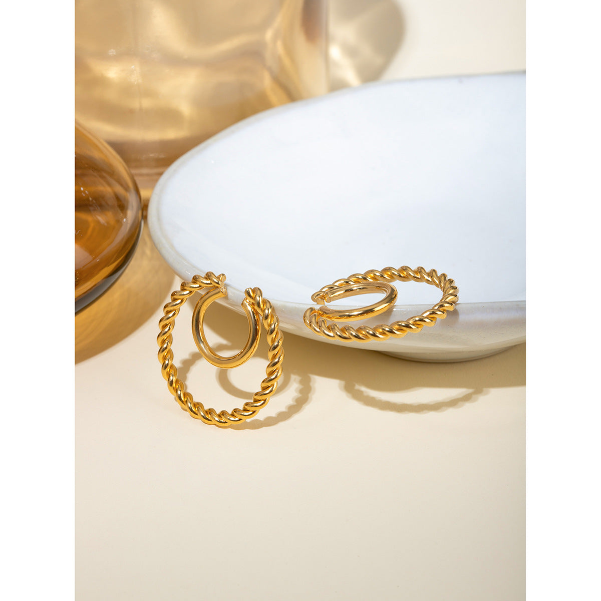 Damen Ohrhänger aus hypoallergenem und wasserdichtem Edelstahl mit elegantem Twisted-Design Shop Nory