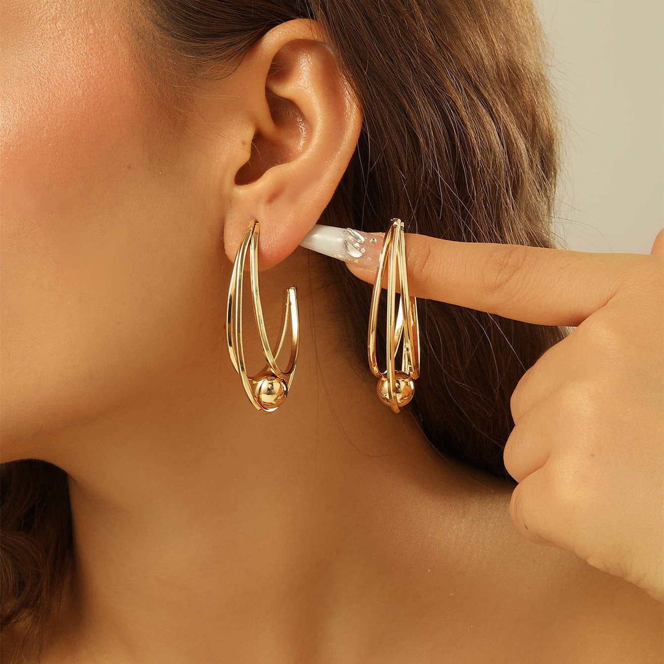 Damen Ohrringe mit eleganten, geschwungenen Linien Shop Nory