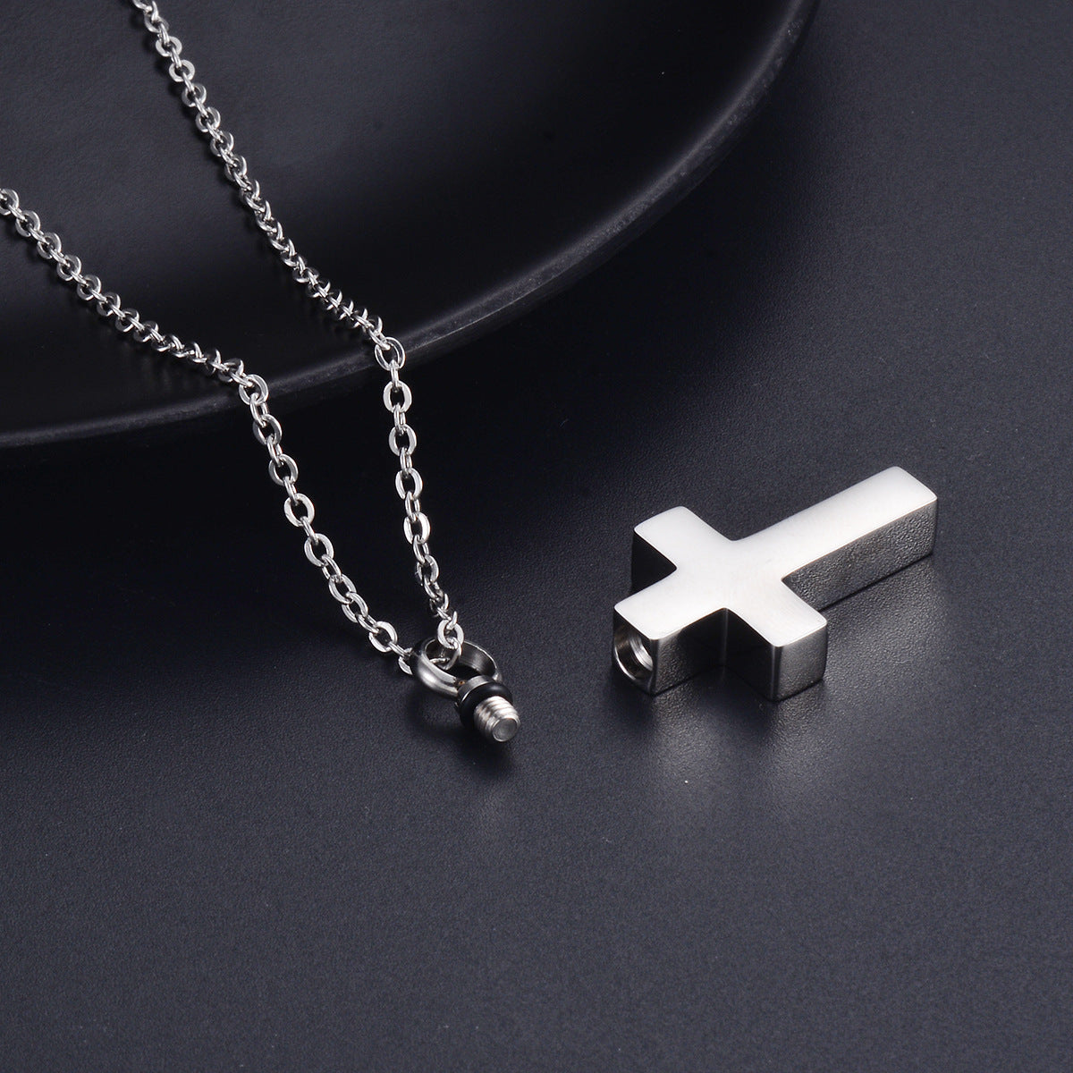 Damen Halskette mit stilvollem Kreuzanhänger aus hochwertigem Metall Shop Nory
