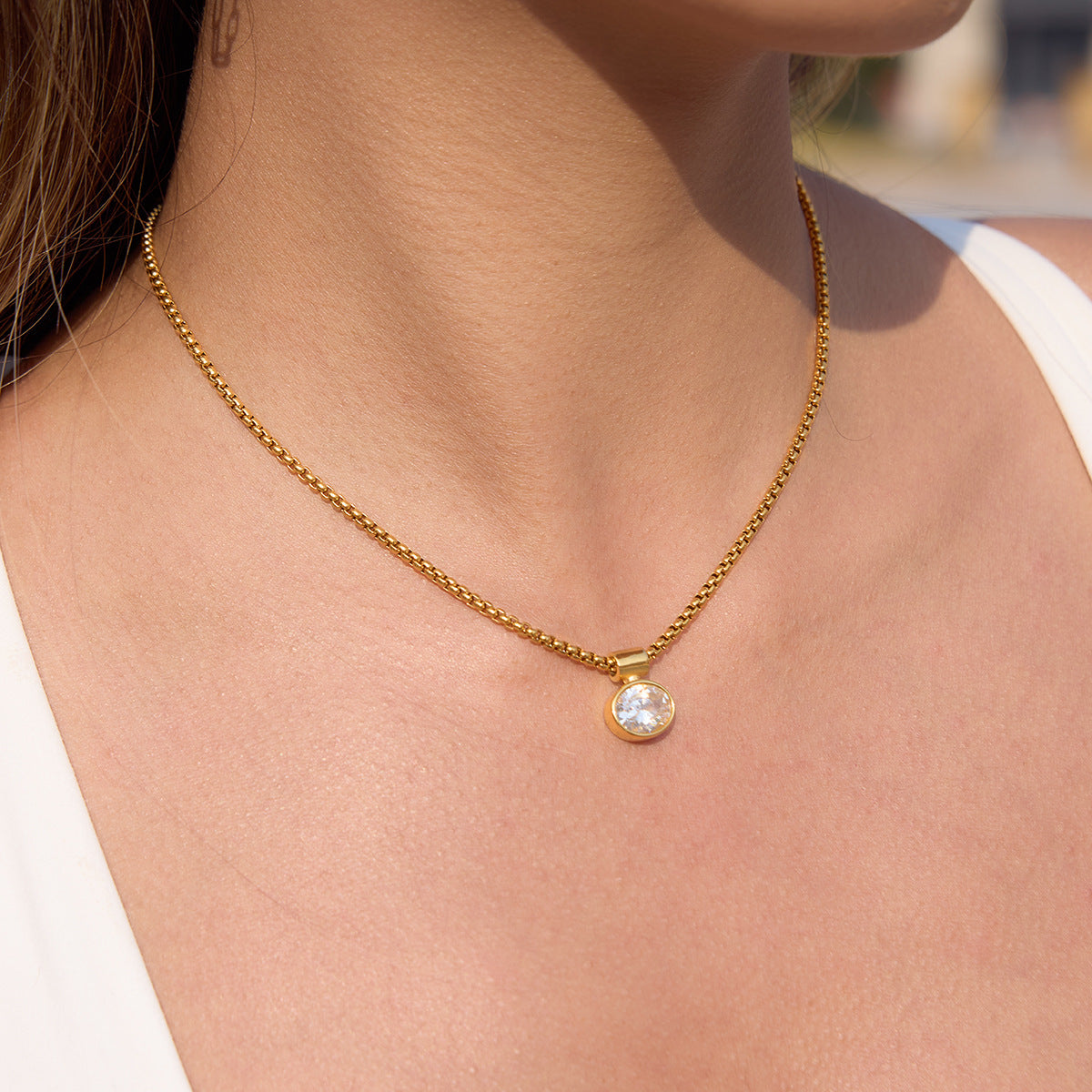 Damen Halskette mit hochwertigem Zirkonia-Anhänger und verstellbarem Edelstahl Shop Nory