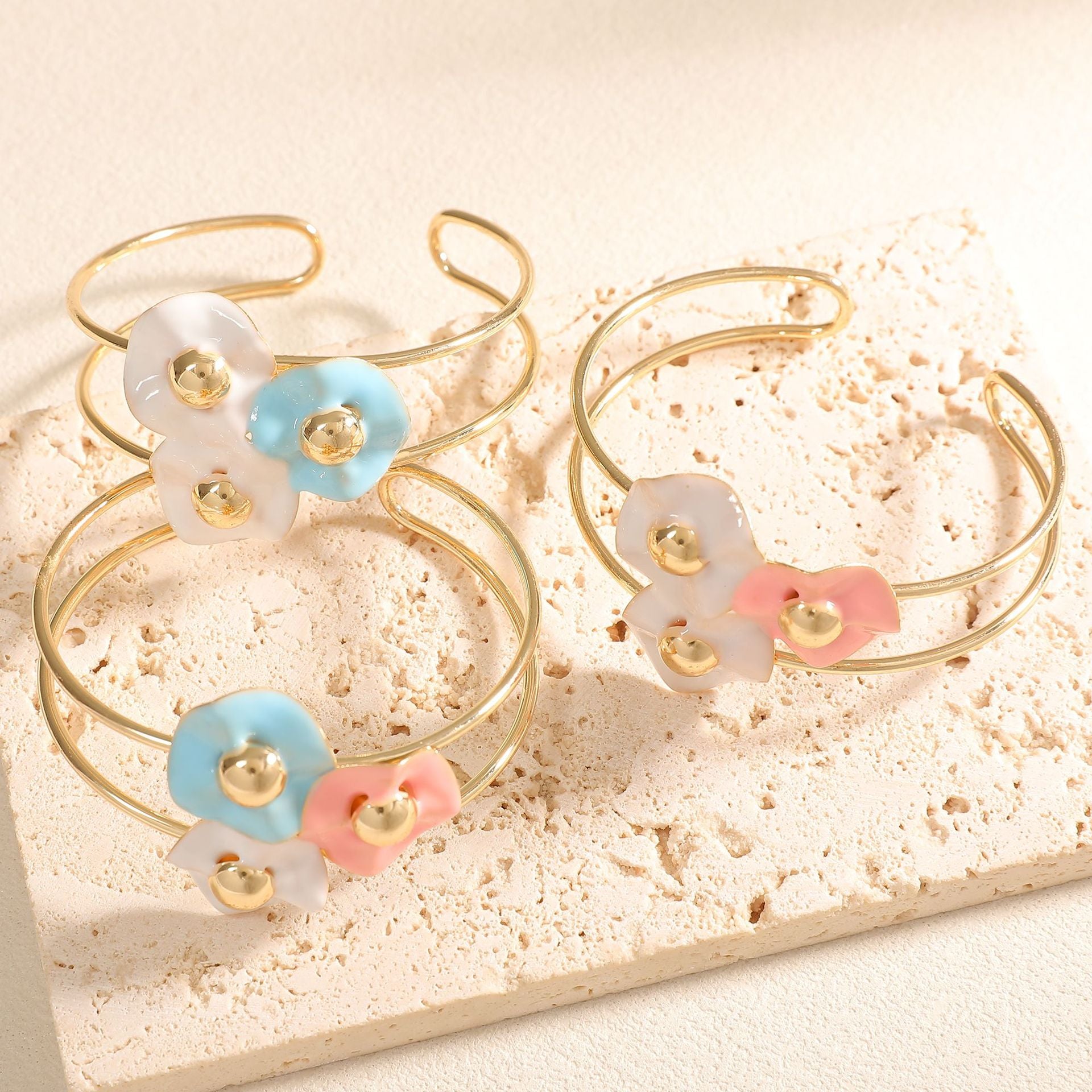 Damen Armreif mit kunstvollem Blumendesign Shop Nory