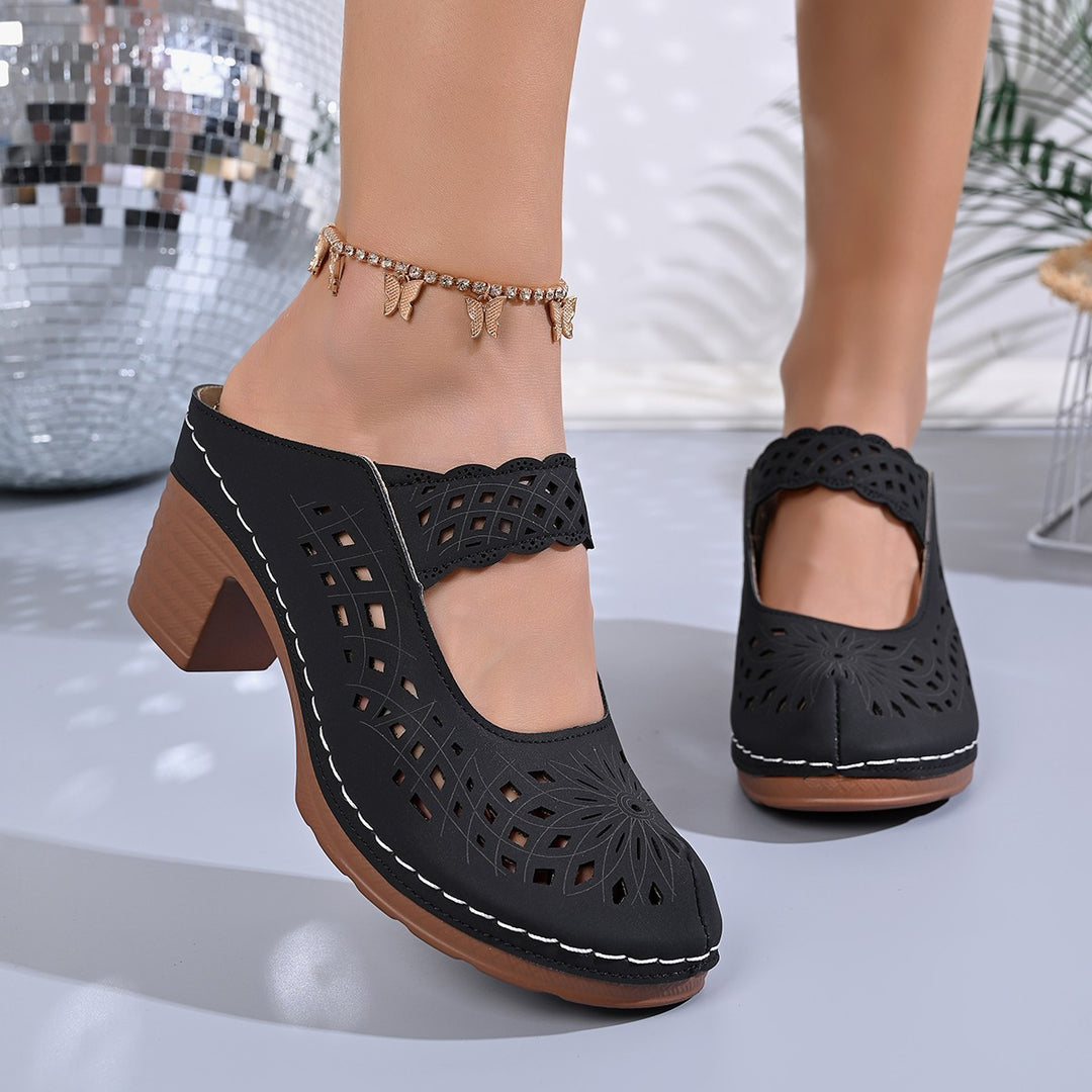 Damen Mary-Jane-Pantoletten mit floraler Laserperforation, gepolstertem Komfortfußbett und mittlerem Blockabsatz Shop Nory