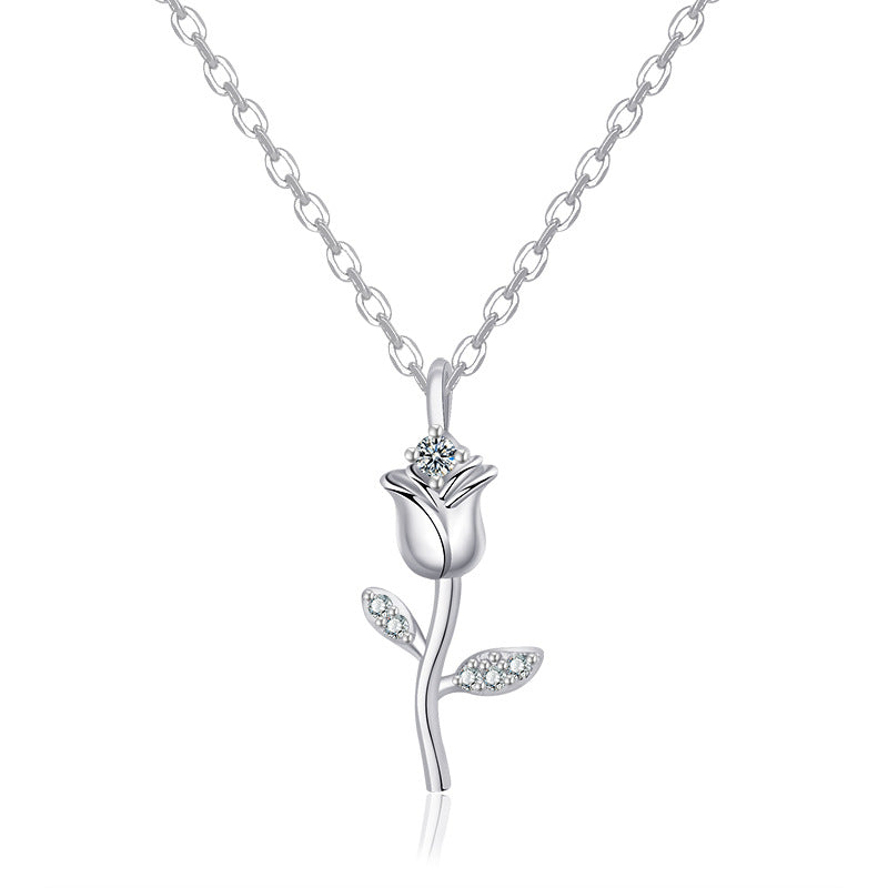 Damen Halskette mit kunstvollem Rosenanhänger und funkelnden Zirkonia-Elementen Shop Nory