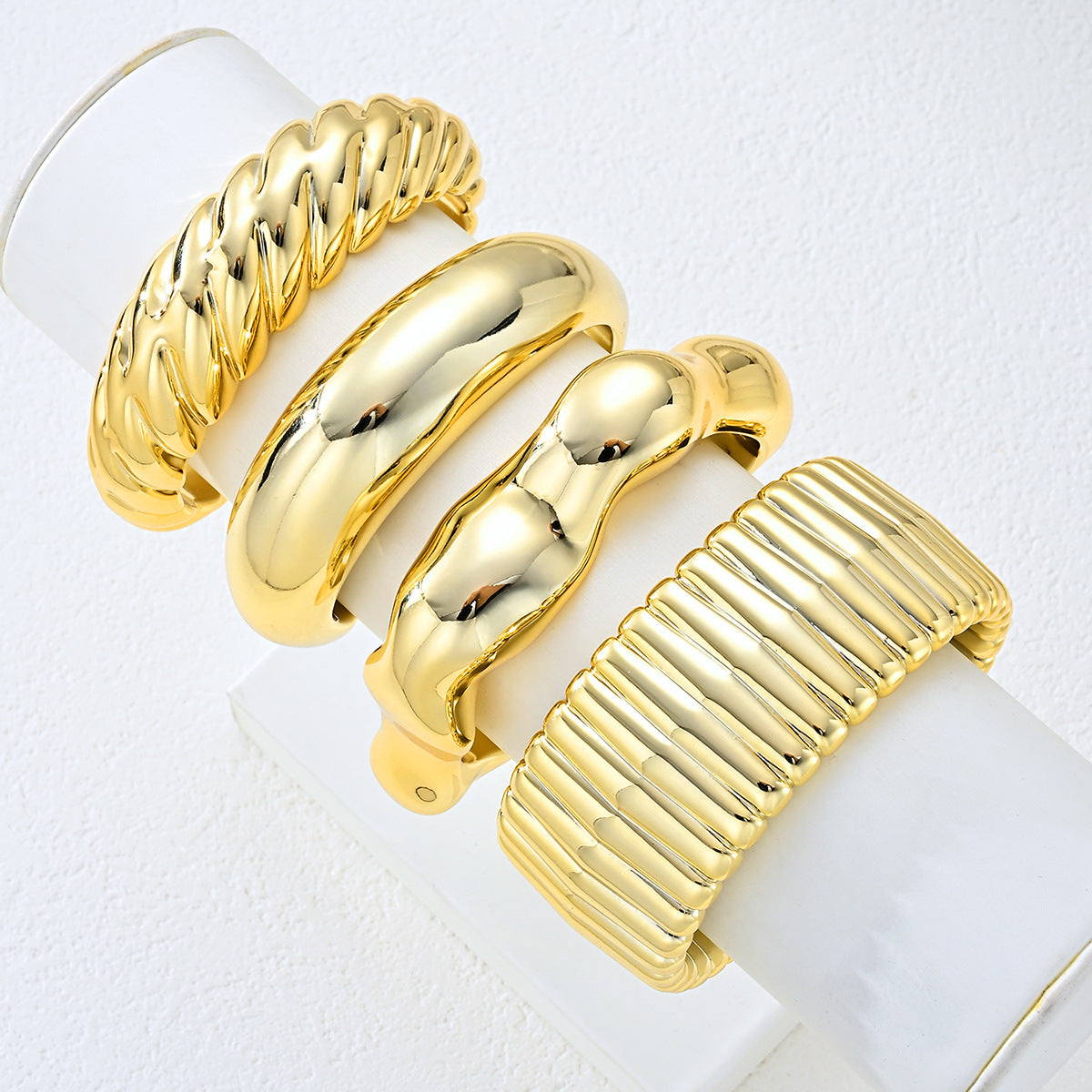 Damen Armreifen-Set aus hochwertigem Metall mit einzigartigen Oberflächenstruktur Shop Nory