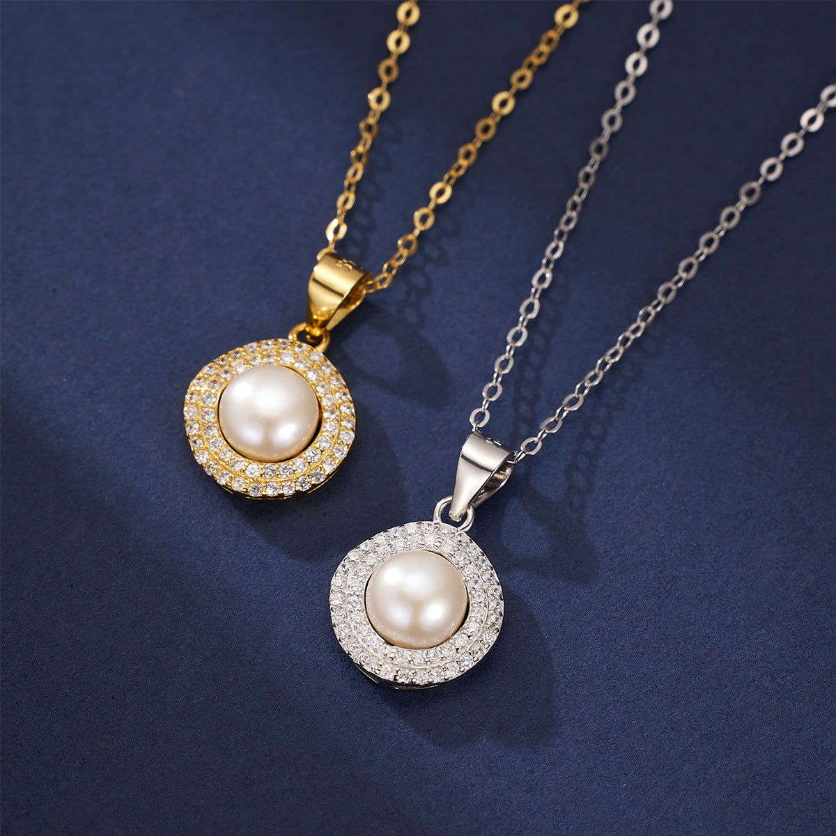 Damen Halskette mit luxuriösem Perlendesign und funkelnden Zirkonia Shop Nory