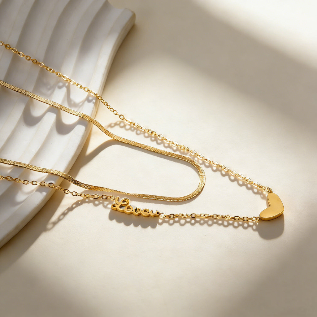 Damen Halskette mit goldplattiertem Herz-Anhänger und personalisiertem Namenszug Shop Nory